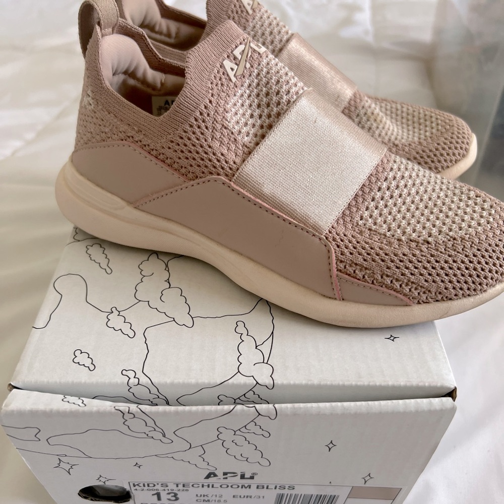 Girls APL shoes us 13